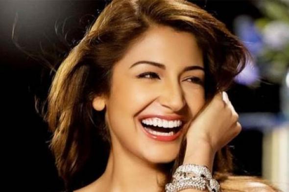 أنوشكا شارما فى إطلالة كلاسيكية على غلاف مجلة Filmfare