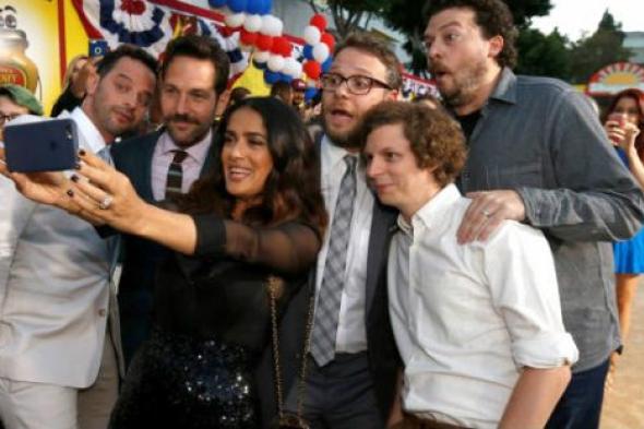 Sausage Party.. فيلم رسوم متحركة ملئ بالألفاظ الخارجة والنكات الجنسية ولا يصلح للأطفال