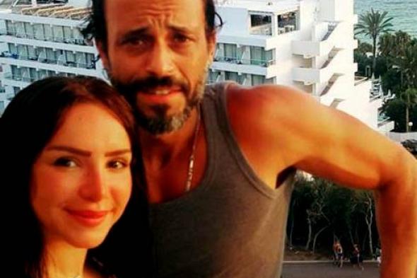 صورة- بعد "القيصر".. يوسف الشريف يستجم في عطلة صيفية مع زوجته
