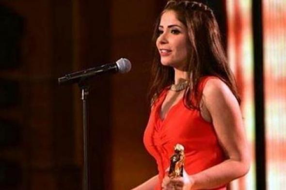 منى زكي تكشف لـ "في الفن" حقيقة ظهورها السابع مع السقا