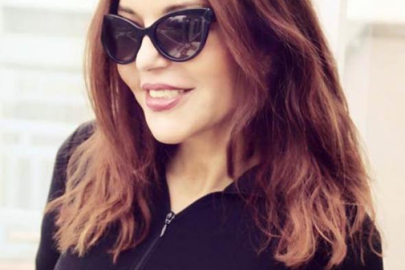 بالصور- سميرة سعيد بإطلالة شبابية في جلسة تصوير جديدة