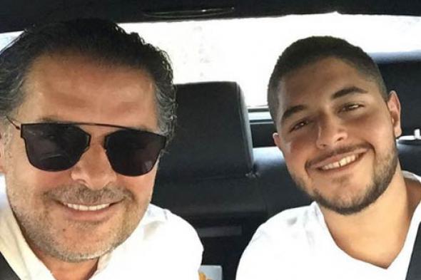 بالفيديو- راغب علامة يفوز على مدربه في التنس بمساندة ابنه