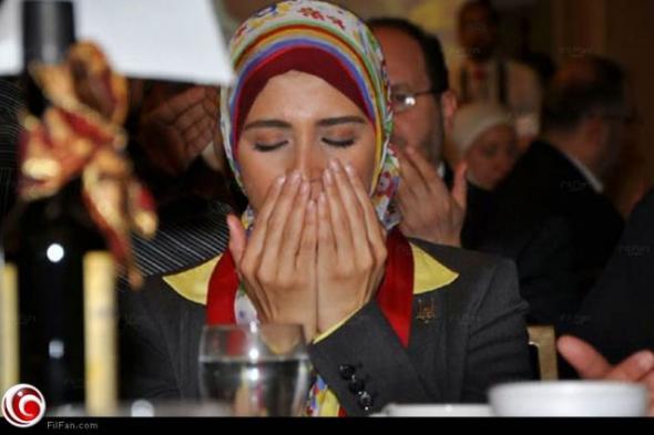 بالفيديو.. أسباب حفاظ حنان ترك على قرار اعتزالها.. وكيف أعادها مولودها الخامس إلى الأضواء