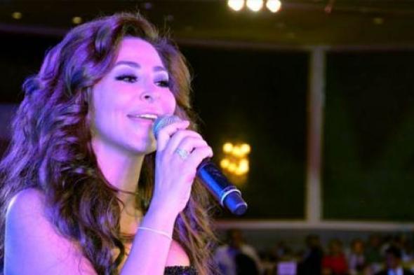 صورة - إليسا تعلن احتفالها بألبومها العاشر "ملكة الإحساس" فى لبنان