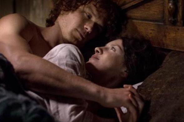بالصور.. نجوم Outlander يسخرون من عودة "جيمي وكلير" بعد 20 عامًا