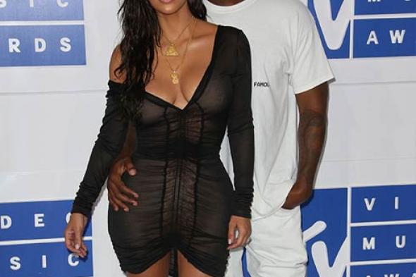 #شرطة_الموضة: إطلالات غير موفقة لنجمات هوليوود بحفل MTV!