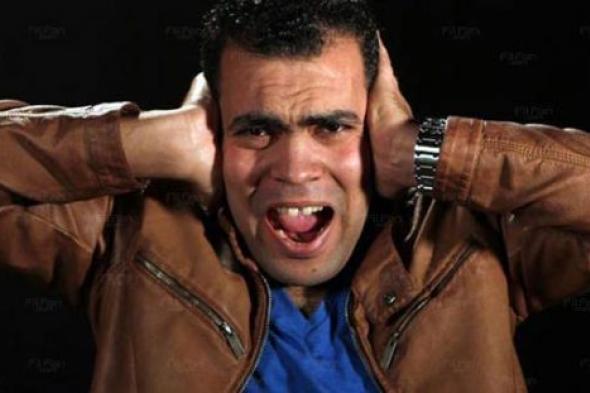 صورة - خالد عليش وزوجته فى بودابست .. ويوضح سر الأُسُود التى بجوارهم