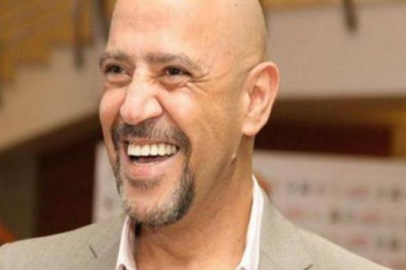بالصور .. أشرف عبد الباقي شاهداً على عقد زواج أوس أوس ويعلق " كده الفرقة قربت تخلص"