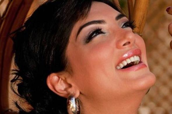 بالصور- حورية فرغلي تحضر عرض "مسرح مصر"