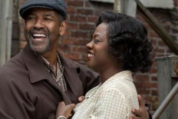 شاهد- دينزل واشنطن وفيولا ديفيس يعانيان من العنصرية في فيلم Fences