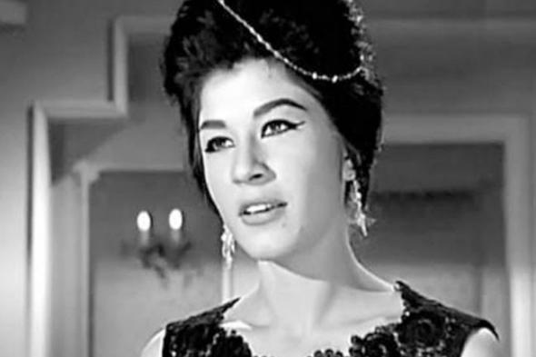 بعد غيابها عن المهرجان القومي للسينما.. شريف حمودة يتسلم تكريم شويكار بدلا منها