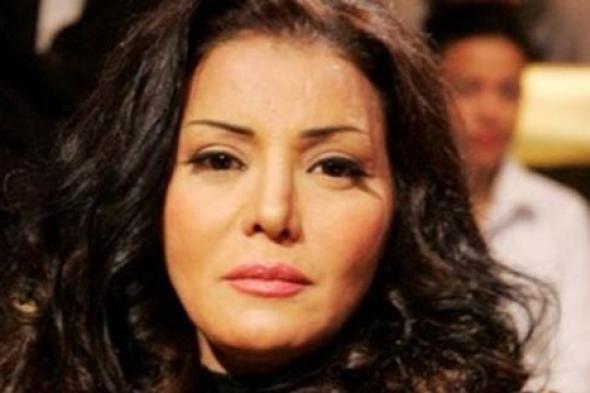 صورة- ليلى غفران تنشر صورتها بالسيجار