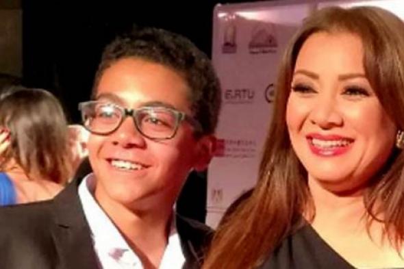 صورة- انتصار برفقة ابنها في حفل افتتاح مهرجان القاهرة 38