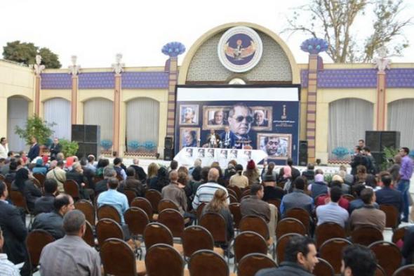 مهرجان القاهرة 38 - سمير سيف يحكي عن "البشاير" و"سوق المتعة" في تأبين محمود عبد العزيز