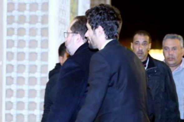 صورة- الظهور الأول لابناء محمود عبد العزيز في عزاء زوجة محمد صبحي