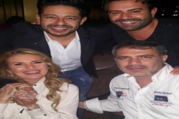 بالصور- سهرة خاصة تجمع الفنانين في دبي.. حماقي مع يسرا وناهد السباعي ودرة مع محمد كريم