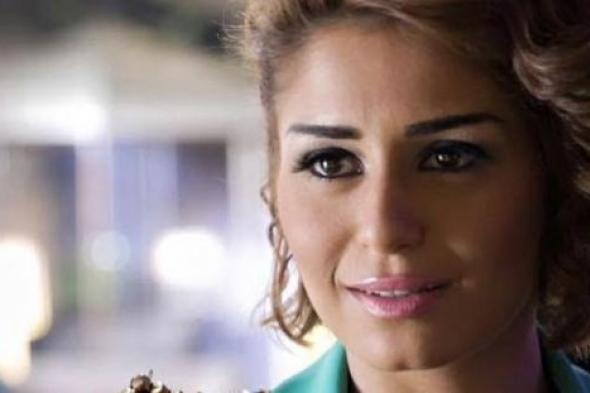 منة فضالي تهنئ كريم عبد العزيز وشريف منير بـ"الزيبق"