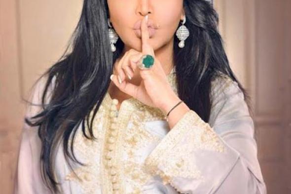 بالفيديو- أحلام لا تجلس هادئة وتتواصل مع جهور مسرح Arab Idol