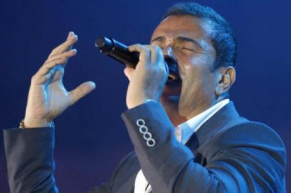 بالفيديو- عمرو دياب يغني "تملي معاك" في حفل رأس السنة بدبي