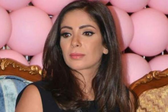 خاص "في الفن" .. منى زكي تغادر المستشقى بعد الإطمئنان على صحتها