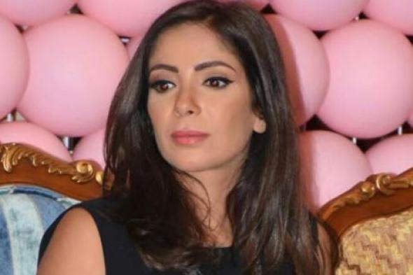 خاص "في الفن".. منى زكي تغادر المستشفى بعد الإطمئنان على صحتها