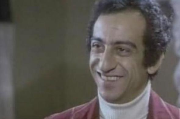 صورة- الراحل أحمد راتب بالملصق الدعئي لمسلسل "الأب الروحي"
