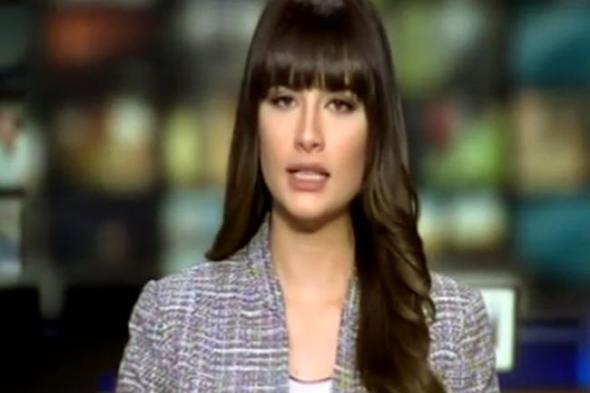 بالفيديو- مذيعة Extra News تخطئ في اسم إذاعي كبير