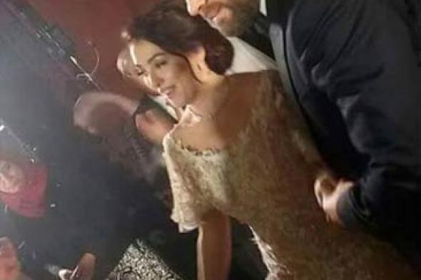 عمرو يوسف ينشر صورة من حفل زفافه على كندة علوش.. ويوجه هذه التحية