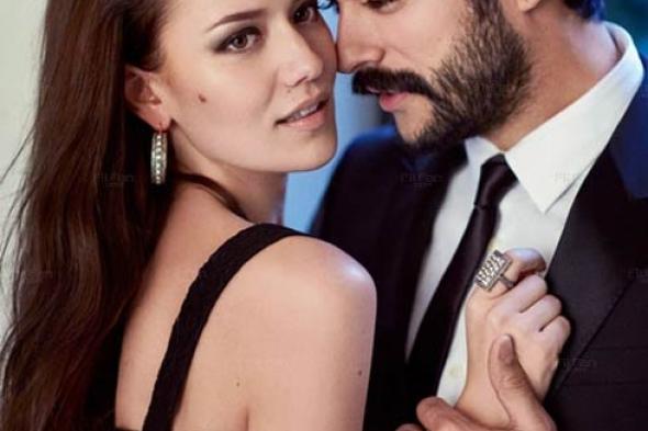 رجل أعمال عربي يعرض على بوراك أوزجيفت وحبيبته قضاء شهر العسل في مدن عربية.. بمبلغ مالي كبير