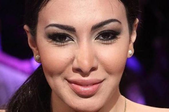 بالفيديو والصور- هكذا شاهدت ميرهان حسين مباراة منتخب مصر أمام الكاميرون
