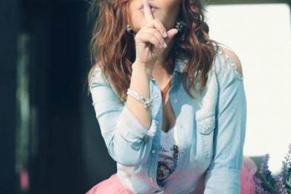 سميرة سعيد تهنأ نوال الزغبي على أغنيتها الخليجية