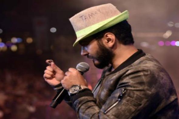تامر حسني يمازج جمهوره في المغرب بهذه الصورة