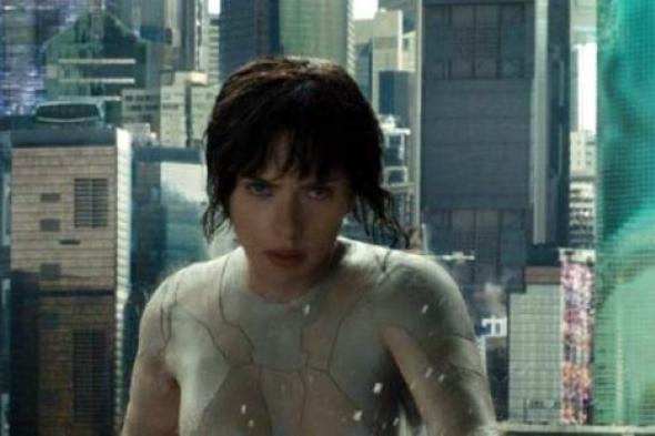 سكارليت جوهانسون توضح عيب بذلتها المكشوفة في فيلم Ghost in the Shell