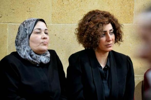 بالصور- وفاء عامر بإطلالة جديدة وبدون مكياج في عزاء صلاح رشوان