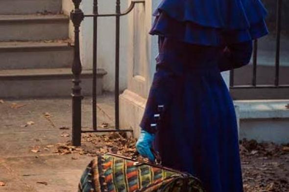 أول صورة من الفيلم الموسيقي Mary Poppins Returns.. ايميلي بلانت في شوارع لندن