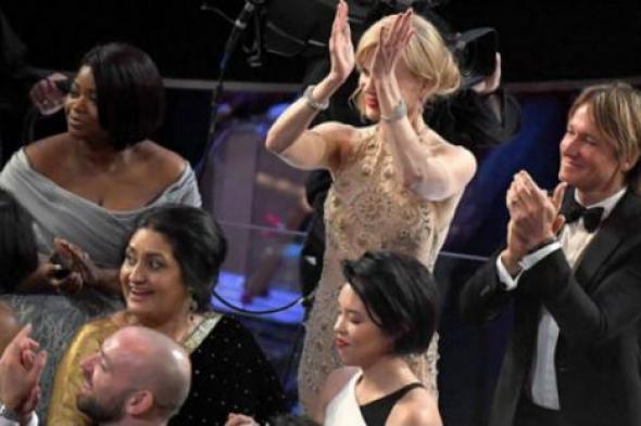 نيكول كيدمان تتحدث للمرة الأولى عن الـ "تصفيق" الغريب في حفل الأوسكار