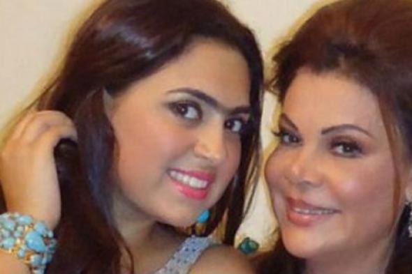 الصورة الأولى للعروس ابنة صفاء أبو السعود