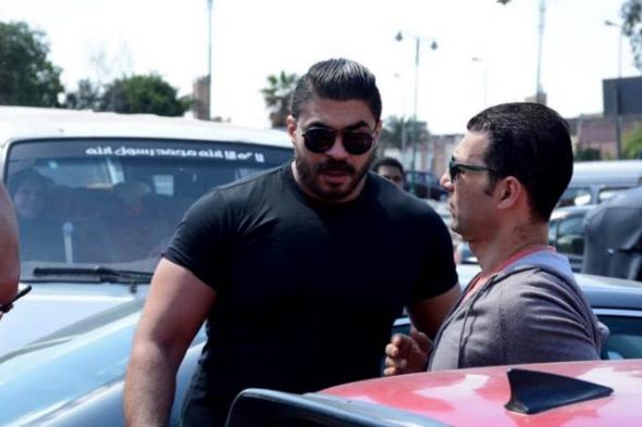 بالفيديو- خالد سليم يبعث رسالة مؤثرة لوالده الراحل من عزائه