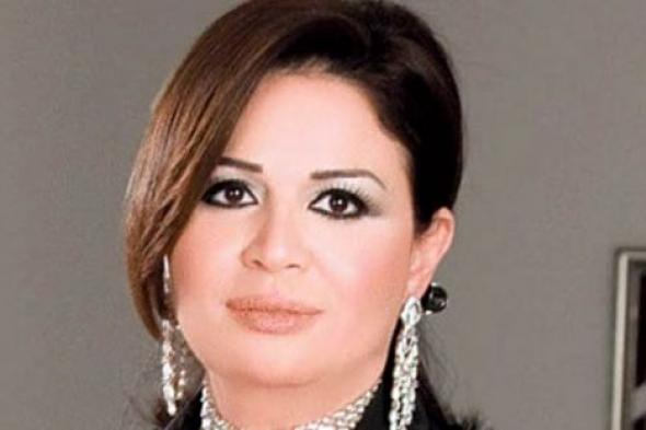 صورة- العُمرة هدية إلهام شاهين لروح والدتها وبوسي ترافقها
