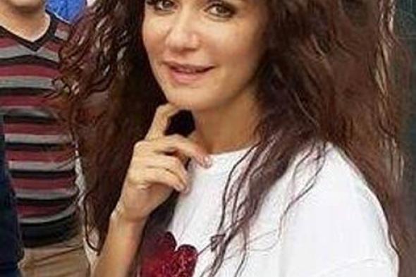 صور- غادة عادل ومي عمر في كواليس مسلسل "عفاريت عدلى علام"