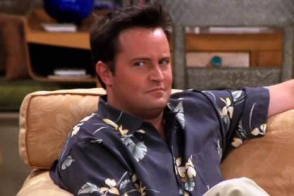 بالفيديو- هذه الجملة الحوارية المفضلة لدي ماثيو بيري في حلقات مسلسل Friends