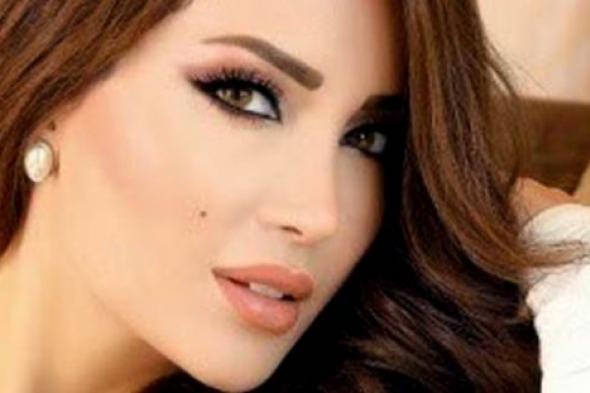 بالصور- نسرين طافش بإطلالة ربيعية في جلسة تصوير جديدة