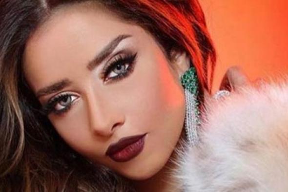 صورة- بلقيس فتحي تفاجئ جمهورها بإطلالة مختلفة في غلاف ألبومها الجديد