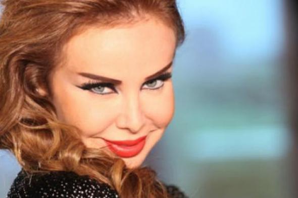 بالصور- رولا سعد بإطلالة جديدة بالشعر البنفسجي