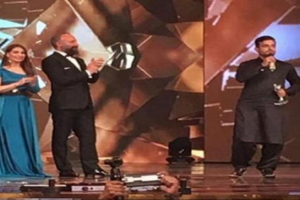 بالصور- هاليت أرجنتش مستمر في حصد نجاح دوره في "حريم السلطان".. هذه المرة من باكستان