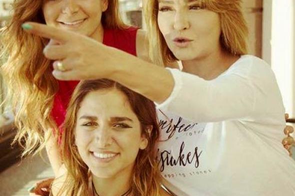 بالصور- علا غانم تحتفل بتخرج ابنتها من كلية الهندسة وتوجّه هذه النصيحة الهامة لها وشقيقتها