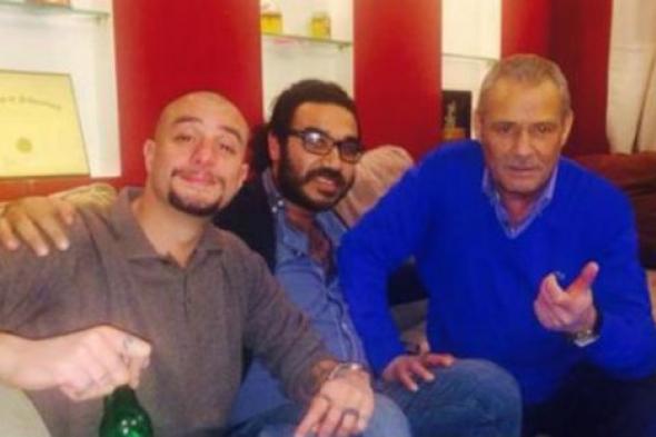 بالفيديو- أحمد الفيشاوي معلقا على صوره بالخمر: "إن الله لا ينظر لأشكالكم ... ولكن ينظر لقلوبكم"