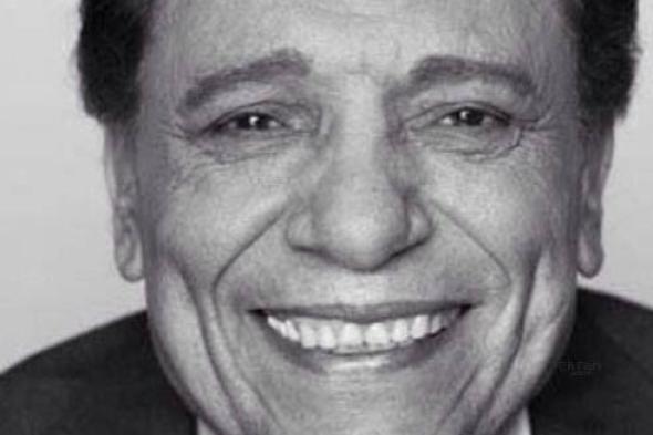 بالفيديو- شاهد كيف احتفل أبطال "مسرح مصر" بعيد ميلاد عادل إمام الـ 77