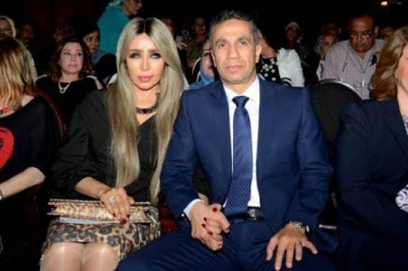 بالصور- الظهور الأول لإيمان أبو طالب وزوجها المتحدث العسكري السابق بعد زواجهما.. رومانسية واضحة