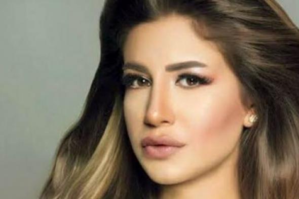 ملك قورة بإطلالة أنثوية بالأحمر في جلسة تصوير جديدة